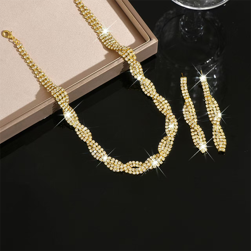 ๐ 2026 Sale โ Over 21,500 Sold โจ Sparkling Rhinestone Claw Chain Necklace & Earrings Set ๐