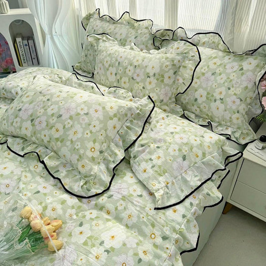Fresh Ruffled Edge Trim Bedding Set