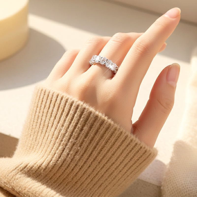 Full Circle Sparkling Zircon Fashion Ring