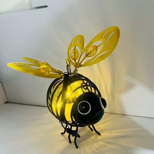 🐝 LIMITED-TIME 50% OFF! ☀️ Hanging Solar Bee Light – Heart Wings, Metal, Weather Resistant 🌸