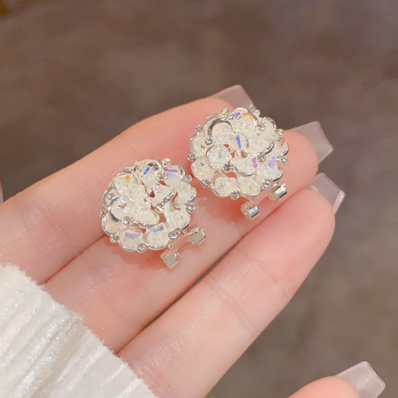💎 2026 Sale — Over 52,000 Sold!✨ Elegant Floral Stud Earrings – Sparkling Detail & Lightweight Comfort 🌸