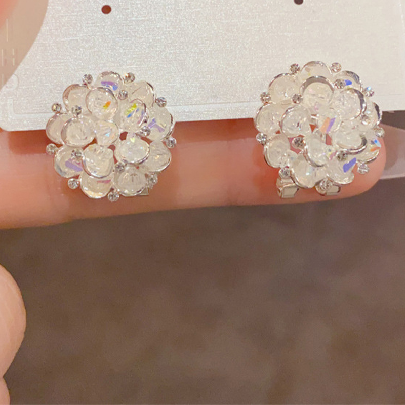 💎 2026 Sale — Over 52,000 Sold!✨ Elegant Floral Stud Earrings – Sparkling Detail & Lightweight Comfort 🌸