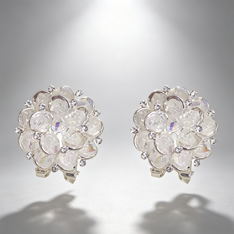 💎 2026 Sale — Over 52,000 Sold!✨ Elegant Floral Stud Earrings – Sparkling Detail & Lightweight Comfort 🌸
