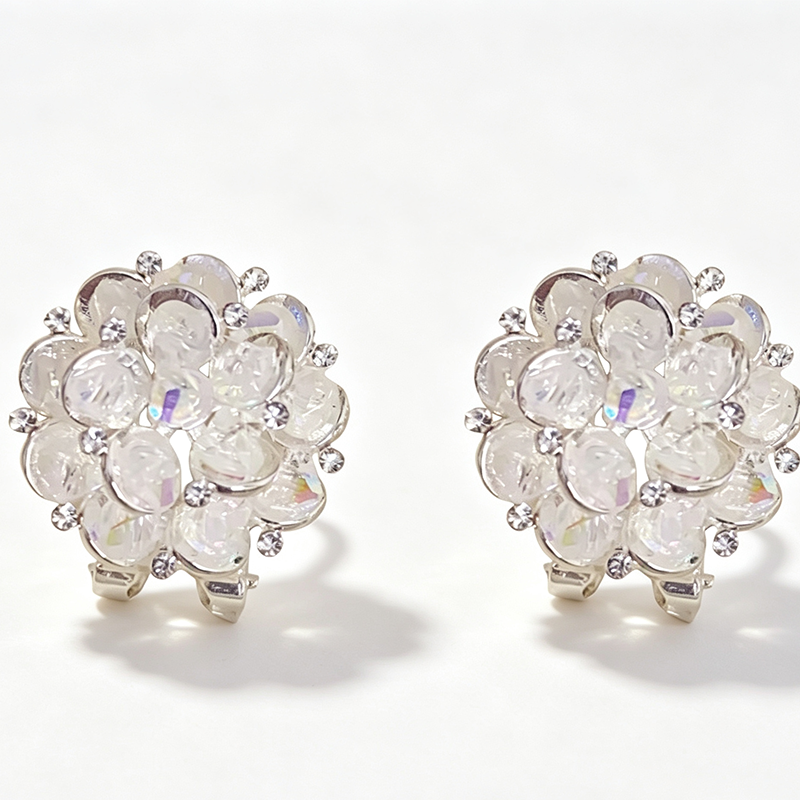 💎 2026 Sale — Over 52,000 Sold!✨ Elegant Floral Stud Earrings – Sparkling Detail & Lightweight Comfort 🌸