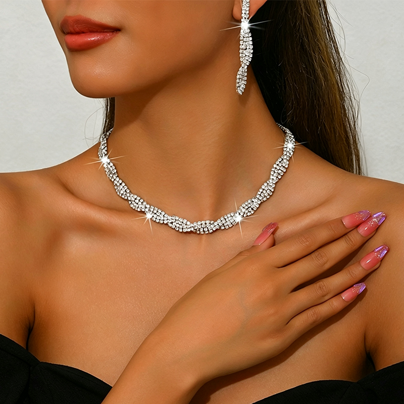 🎉 2026 Sale — Over 21,500 Sold ✨ Sparkling Rhinestone Claw Chain Necklace & Earrings Set 💎